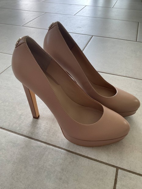 Guess női magassarkú 39 nude