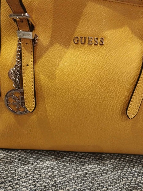 Guess tavaszi taska