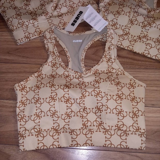 Guess xs  (Teljesen j,sportmelltart/top)