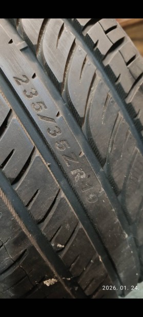 Gumi 235/R19 1db Nagyon j� �llapotban! 