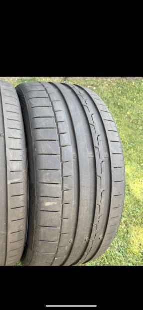 Gumi 245/35/20 (7mm), 275/30/20 (5mm)