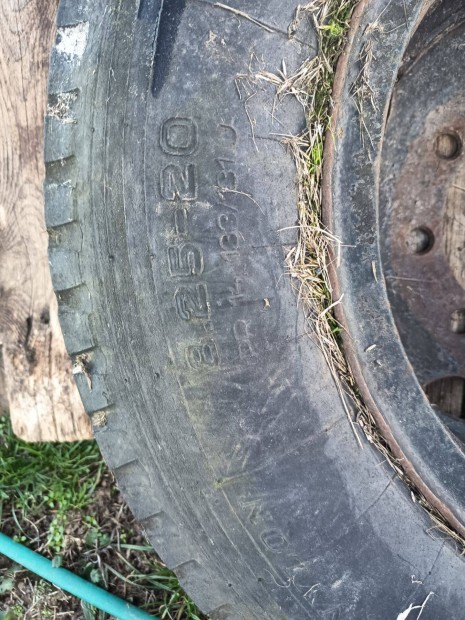 Gumi felnivel elad�