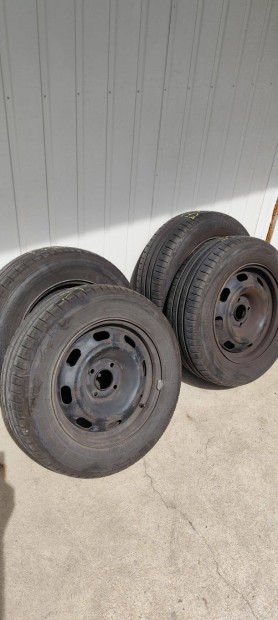 Gumiabroncs 195/65-R15