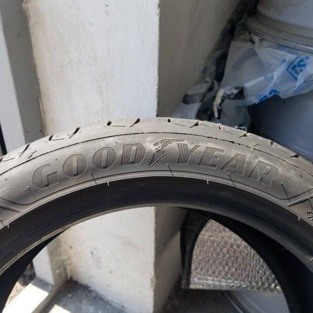 Gumiabroncs 225/45R17 1db