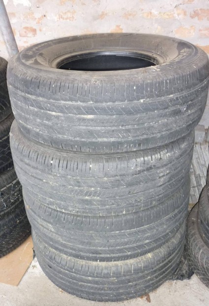 Gumiabroncs 4db a k�pek szerint
