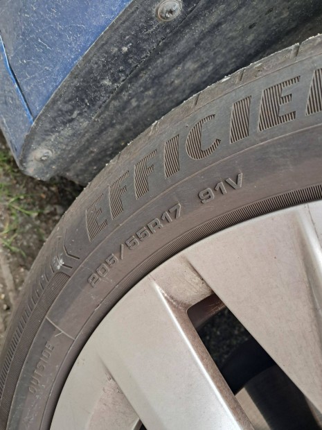 Gumiabroncs Goodyear 205/55 R17 nyári
