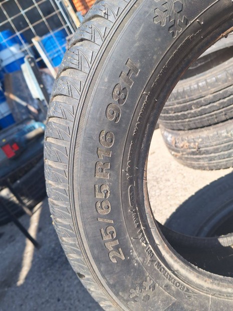 Gumiabroncs, Kumho, 2 db 215/65 R16, j llapotban elad