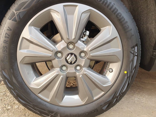 Gumiabroncs elad�s