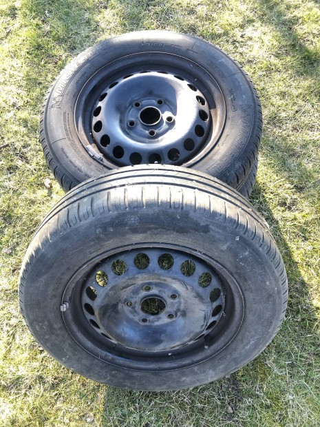 Gumiabroncs felnivel!