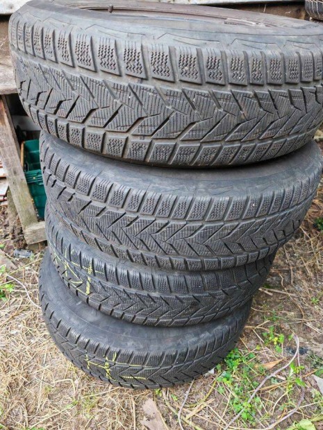 Gumiabroncs szett lemez felnin 215/70 R16 100H