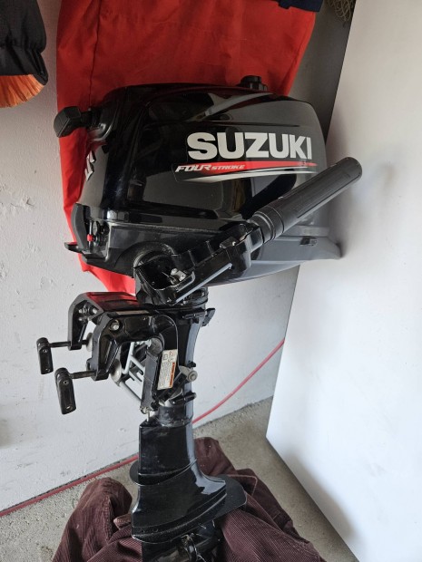 Gumicsnak Suzuki motorral