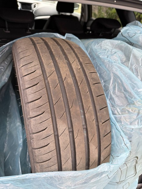 Gumik r17 225/45 
