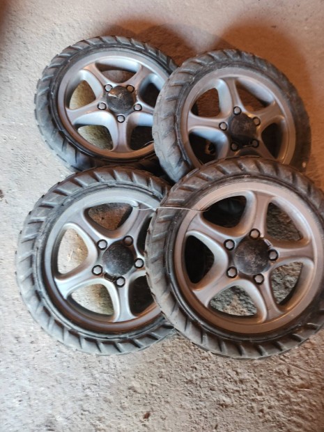 Gumikerék/tömör, 24 cm átmérőjű
