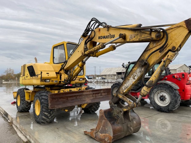Gumikerekes Forgókotró Komatsu PW 110 R