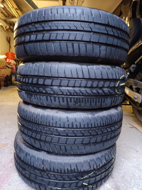 Gumik�peny Falken215/60 R16 95V ny�ri