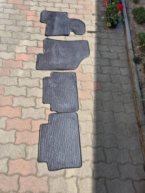 Gumiszőnyeg garnitúra