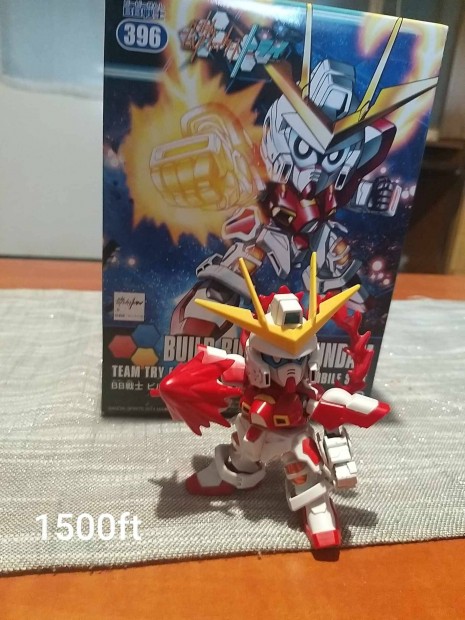Gundam figura elad