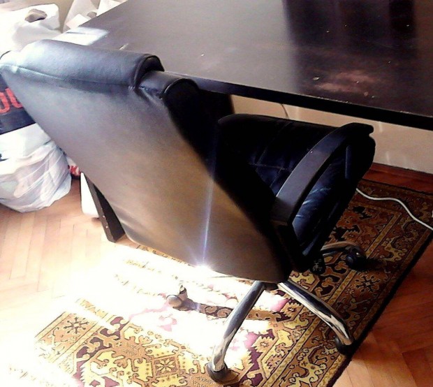 Gurul�s �r�asztal b�rfotel elad�