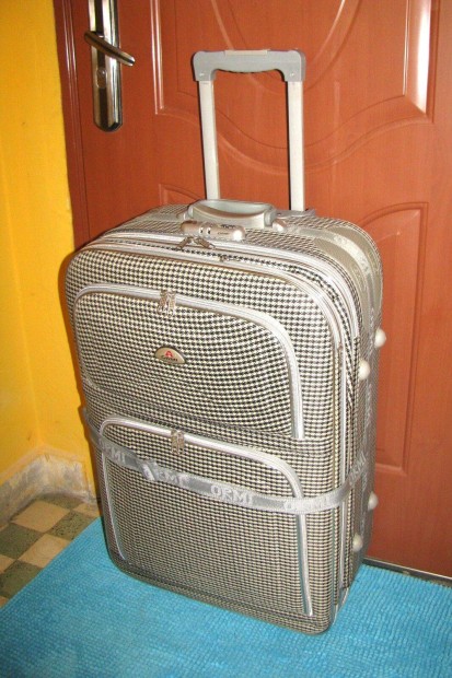 Gurulós bőrönd óriás 75x42x23-30 hibátlan elegáns vízálló 3rész 6re
