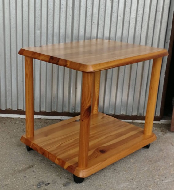 Gurul�s kis asztalka