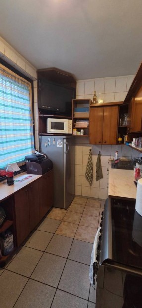 Gyakorl� utcai lak�s elad� 