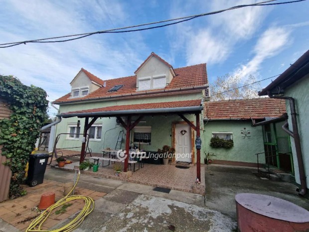 Gy�li 200 nm-es h�z elad�