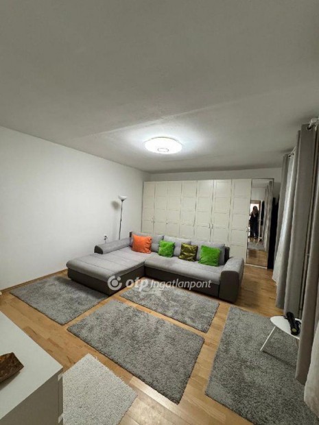 Gy�li elad� 133 nm-es h�z