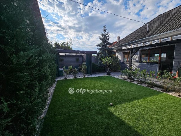 Gy�li elad� 217 nm-es h�z