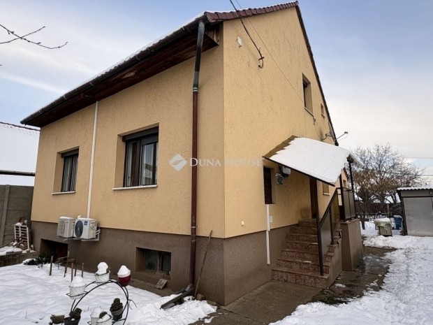 Gy�li elad� 220 nm-es h�z