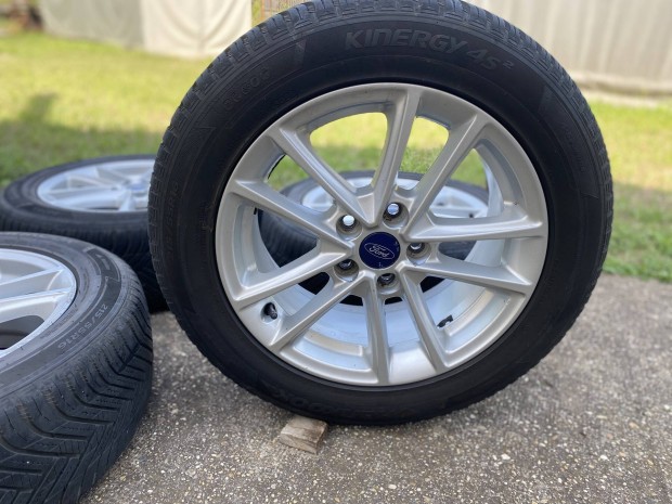 Gyári 16"-os alufelni szett Ford Focusra 215/55R16 4évszakos