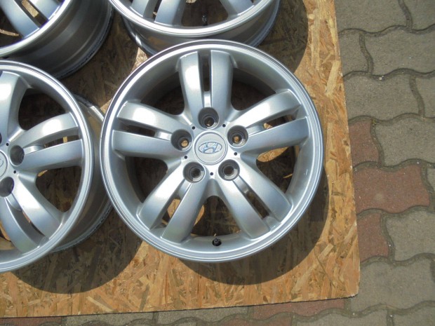 Gyri 5 x 114.3-as Hyundai alufelni elad