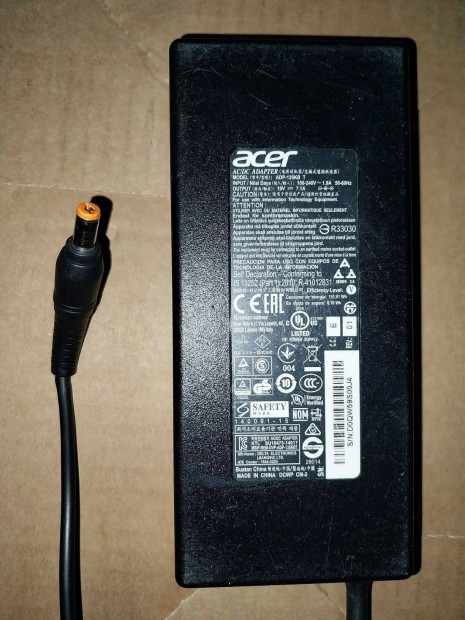 Gyri Acer laptop tlt laptoptlt ADP-135KB 19V