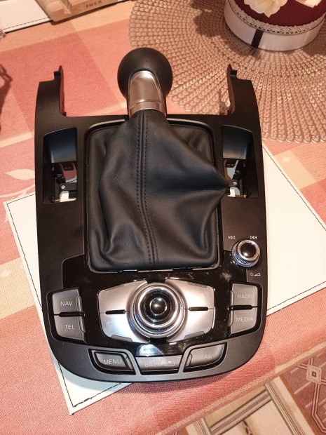 Gy�ri Audi A4, S4 S5 manu�lis sebess�gv�lt� k�z�pkonzol