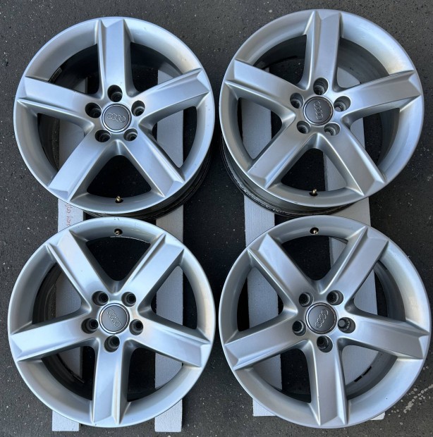 Gyári Audi alufelni 17 x 7J