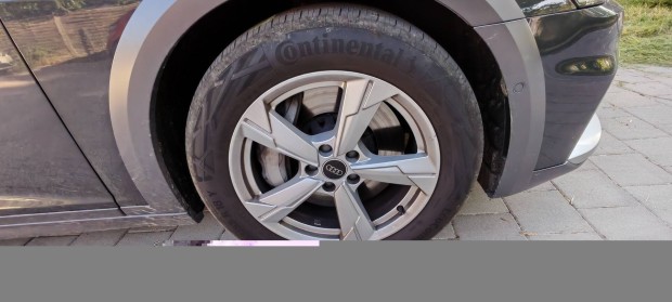 Gyári Audi felni 235 55 r18 Bridgestone téli gumival.