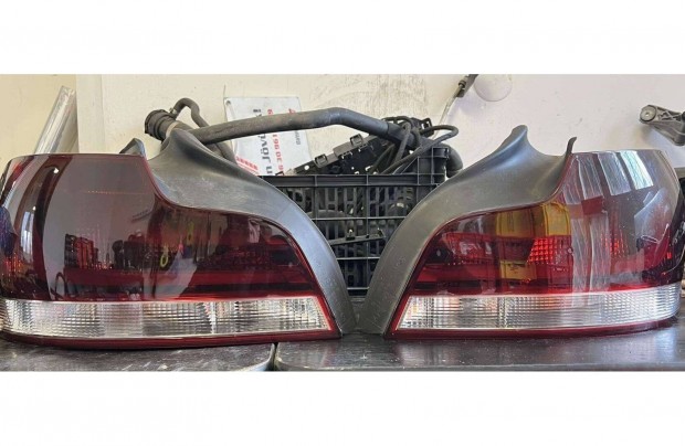 Gyári BMW E82 / E88 Led hátsó lámpa (Blackline)