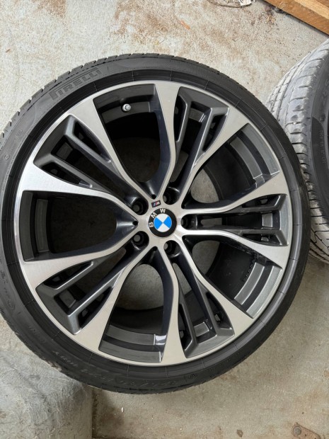 Gyári BMW M kétszéles felni (10.5;11) Pirelli gumival