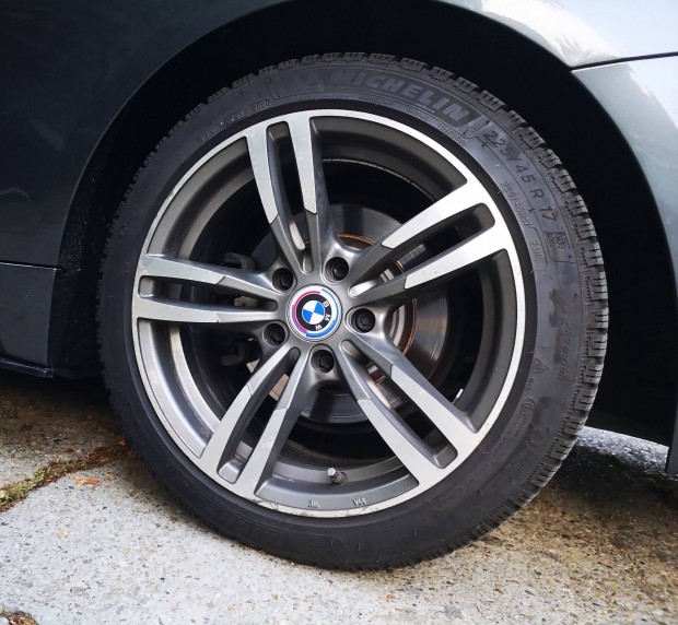 Gyári BMW M sport 17" alufelni szett jó Michelin Téli gumikkal