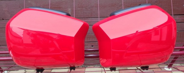 Gy�ri BMW oldaldobozok racing red sz�nben