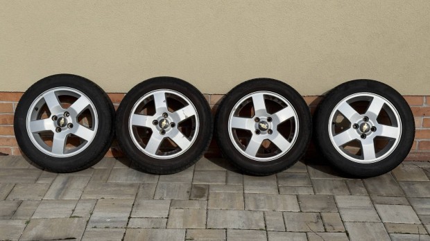 Gy�ri Chevrolet alufelni ny�ri gumival elad�
