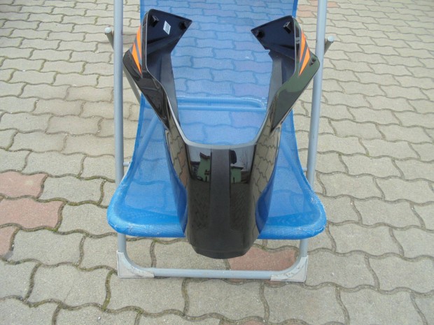 Gyári Duke tank idom kitűnő állapotban eladó