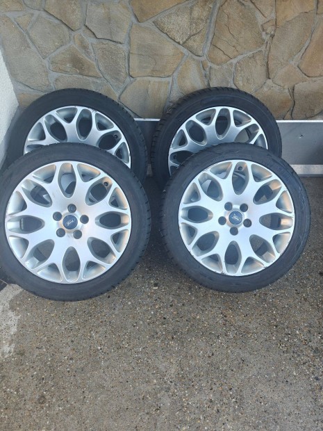 Gyári Ford 17' alufelni nyári gumival
