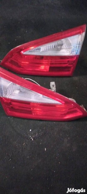 Gyári Ford Focus MK3 csomagtérajtó ban lévő lámpa LED