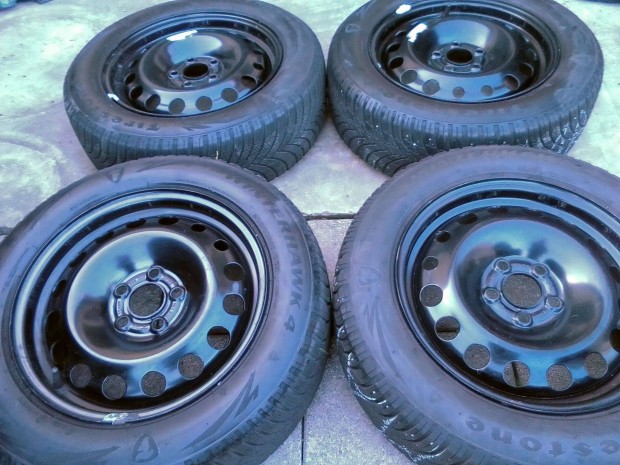 Gyári Ford Focus újszerű lemezfelni 205/60R16 téli gumival