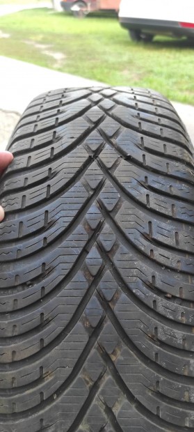 Gyri Ford aclfelni tli gumival