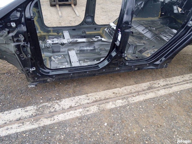 Gyári Ford focus MK3 bal küszöb