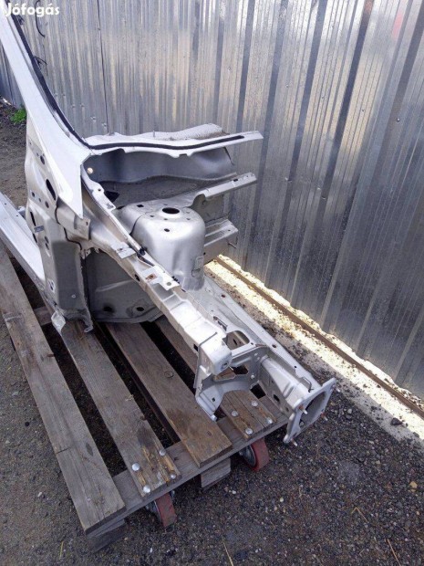 Gyári Ford focus MK3 jobb első nyúlvány negyed küszöb