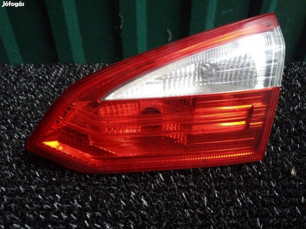 Gyári Ford focus MK3 kombi jobb hátsó lámpa csomagtérajtó LED