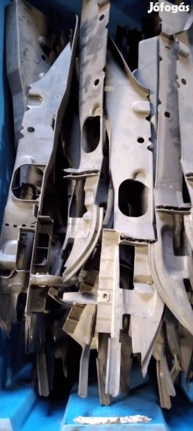 Gyári Ford focus mk2 sárvédő felső takaró műanyag burkolat