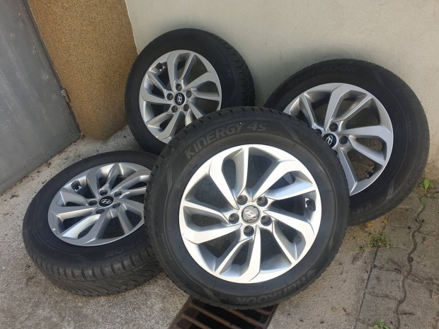 Gyári Hyundai 17"-os alufelni szett, Tpms szelepekkel